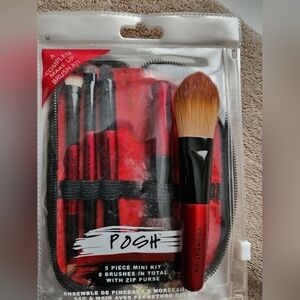 Posh 5-Piece Mini Brush Kit includes foundation brush